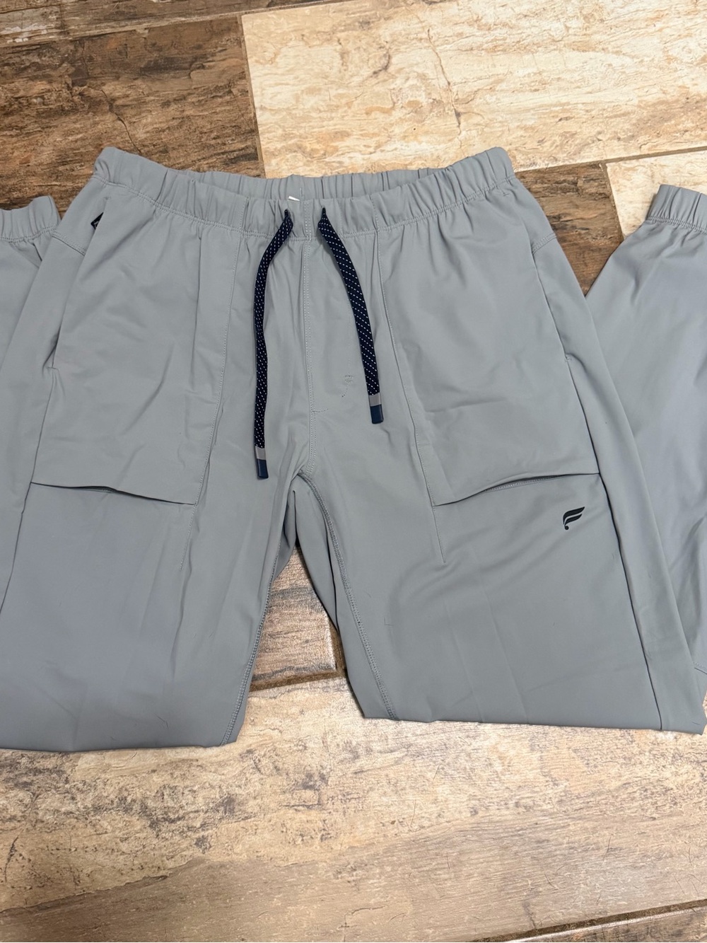 Fabletics Light Gray Men’s Jogger Pants